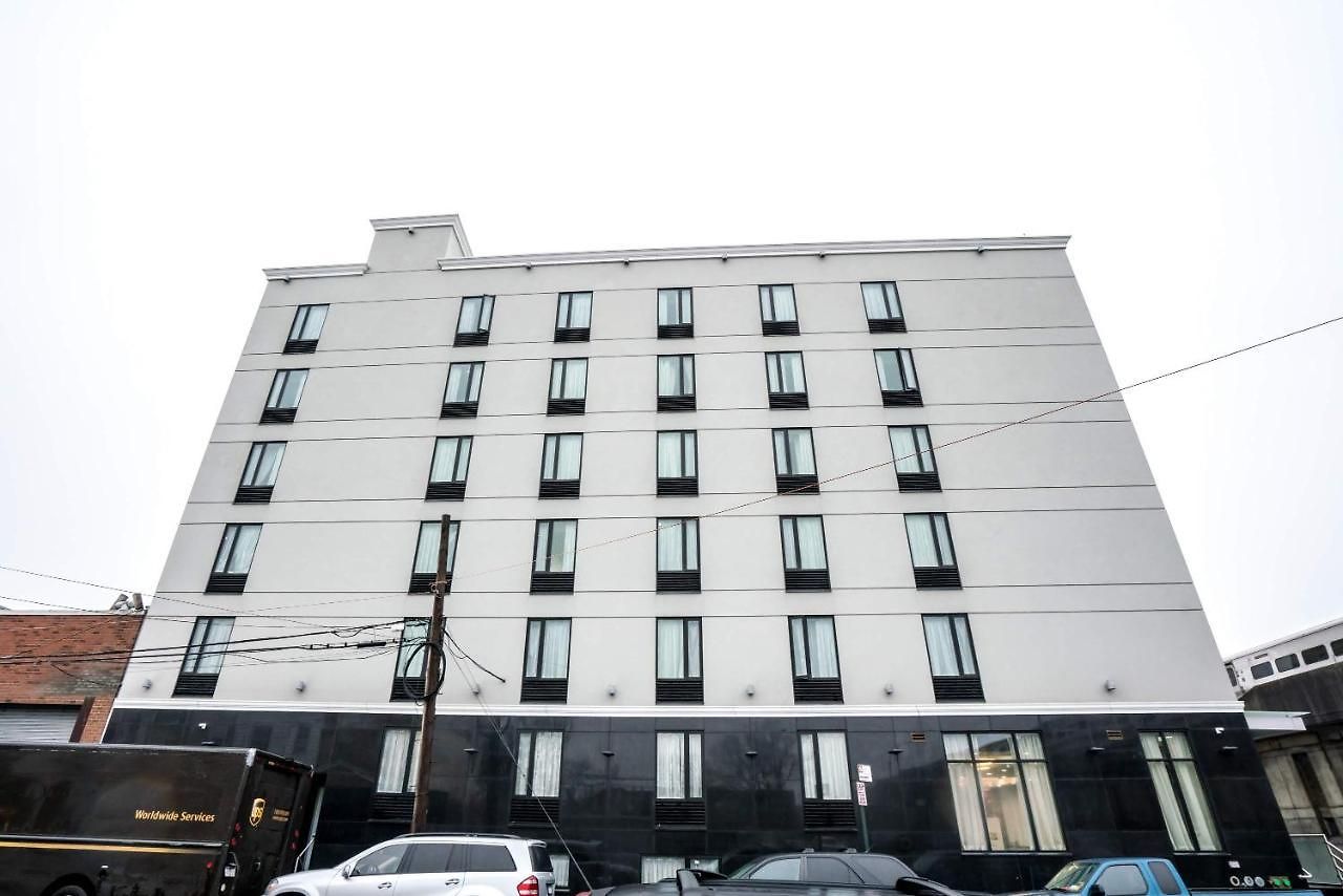 Letap Near Airtrain Jfk Airport 3*