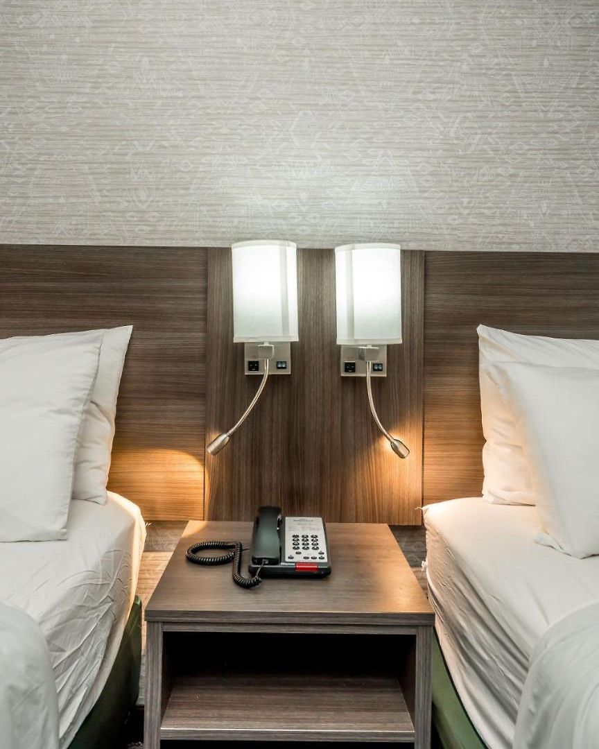 Letap Near Airtrain Jfk Airport 3*