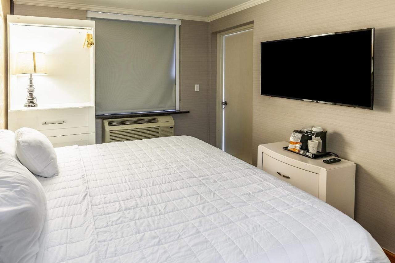 Hotel Umbrella Brooklyn - Newly Renovated 3*