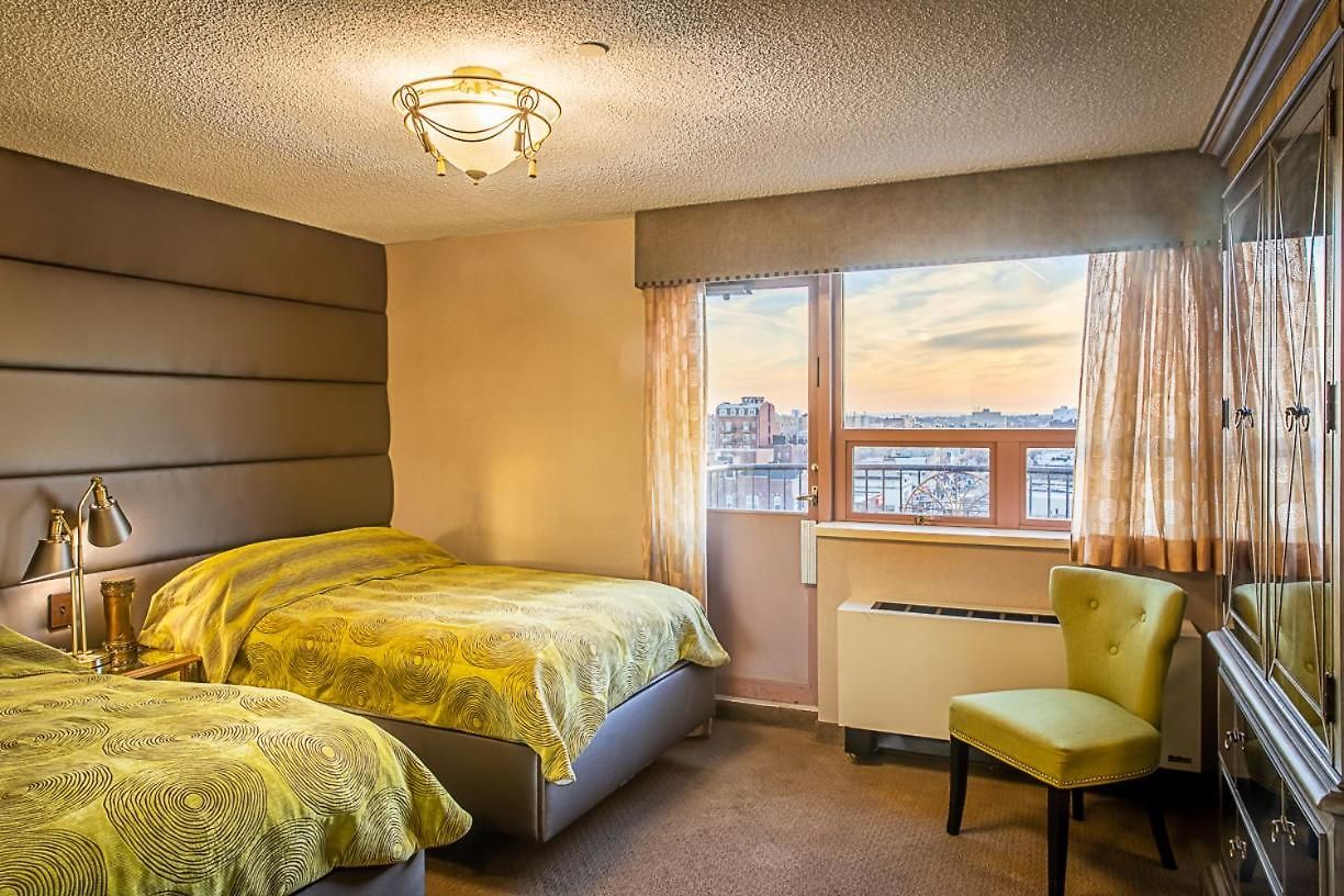Hotel The Avenue Plaza