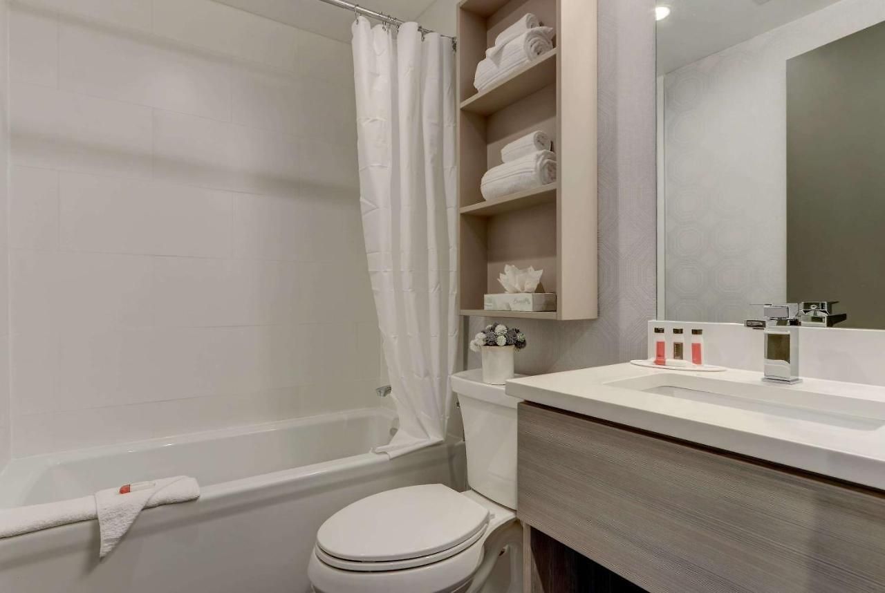 Hotel Microtel By Wyndham Long Island 3*