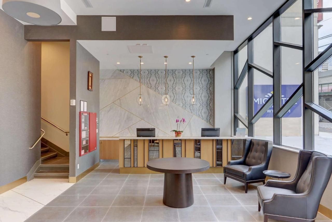 Microtel By Wyndham Long Island Hotel