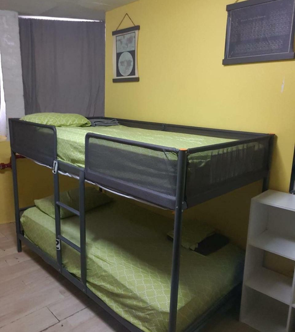 Guest house 4you Train 3 Kingston Ave