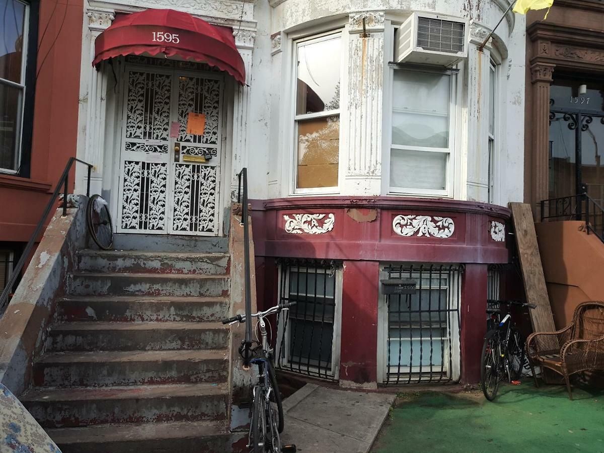 4you Train 3 Kingston Ave Guest house New York