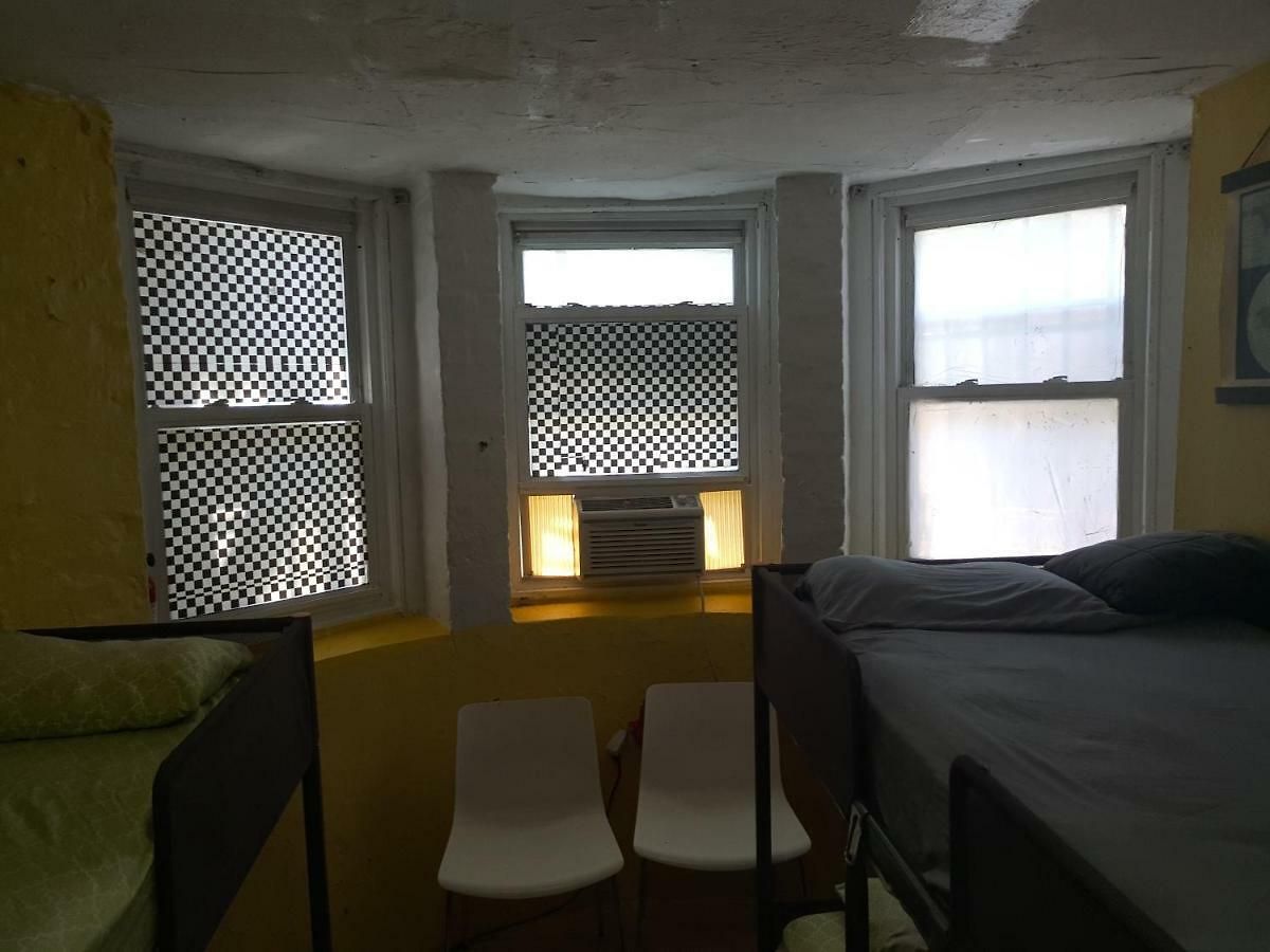 Guest house 4you Train 3 Kingston Ave New York