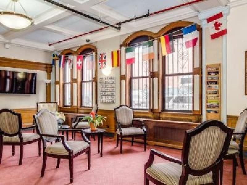 Hotel Leo House 3*