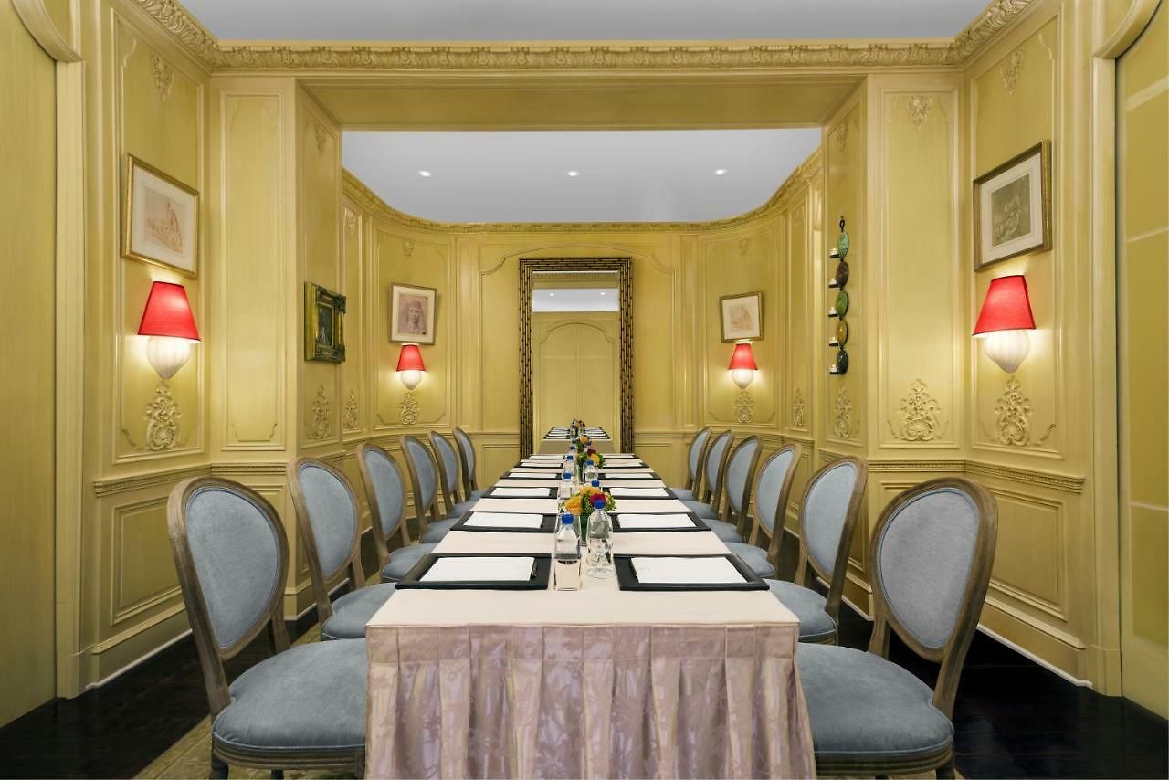 Plaza Athenee Hotel
