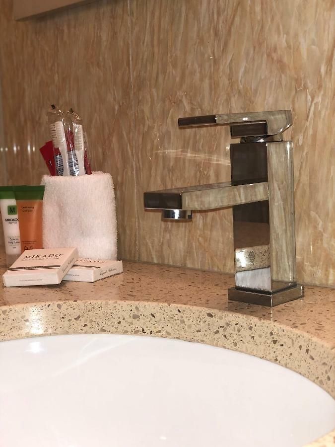 Hotel Elmhurst 3*