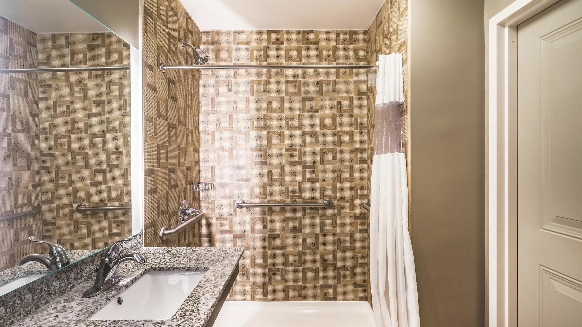 La Quinta By Wyndham Brooklyn Hotel