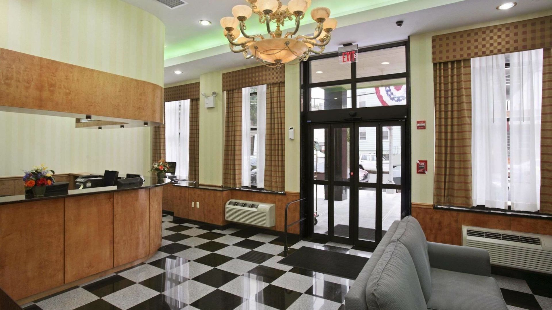 Royal Hotel 2*