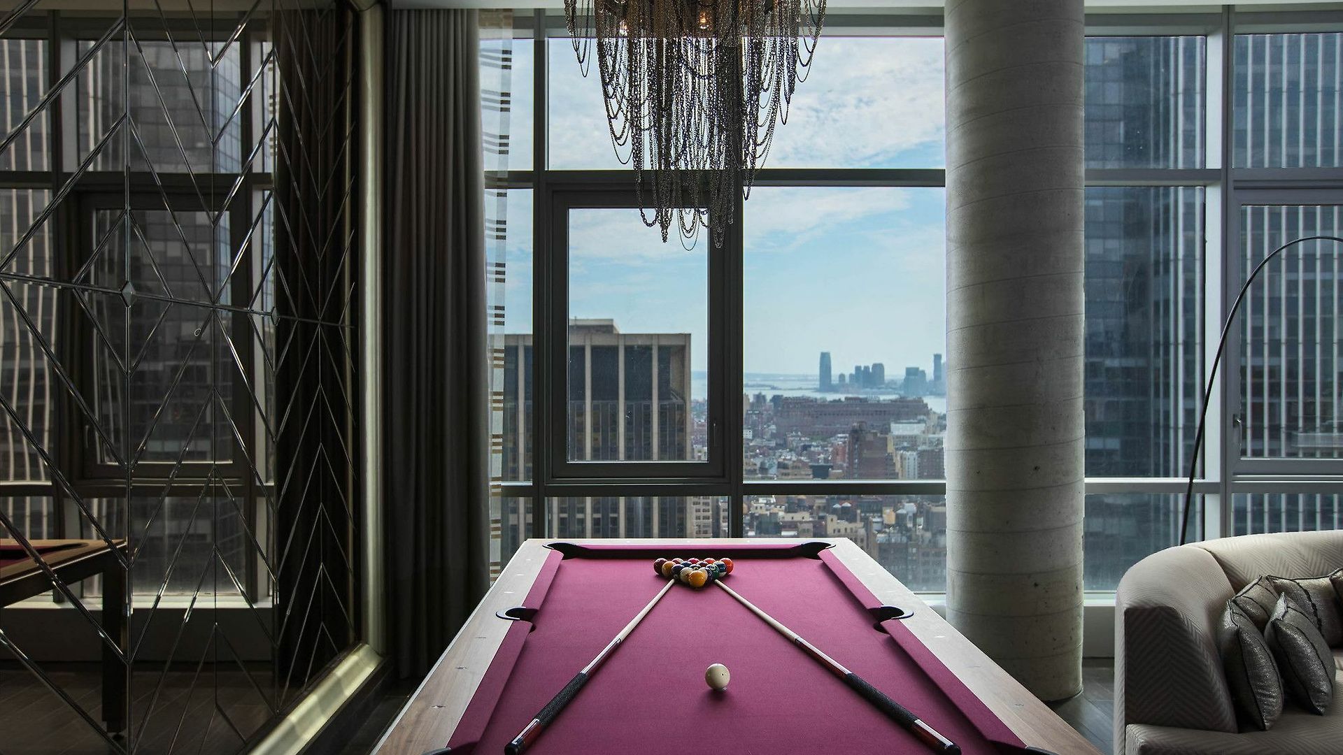 Renaissance Midtown 4*