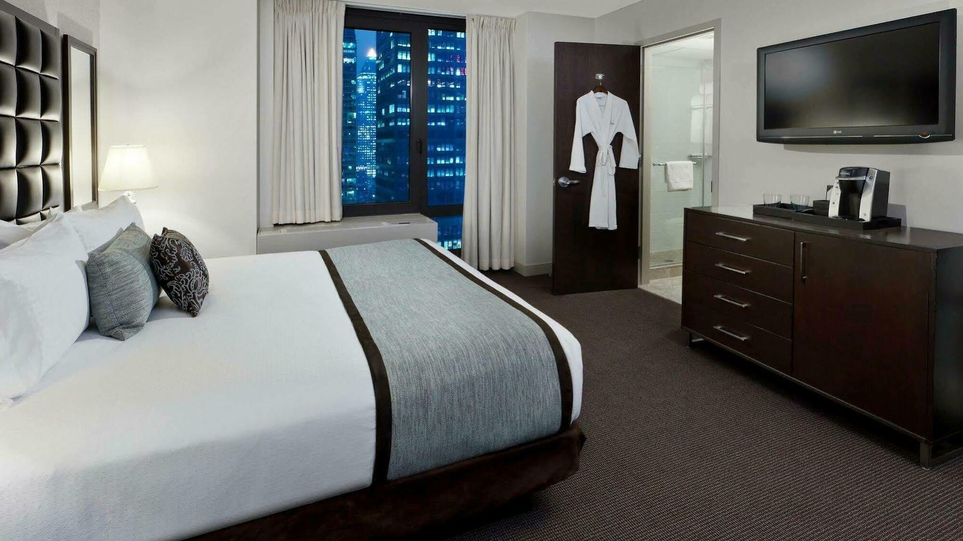 Distrikt City, Tapestry Collection By Hilton Hotel