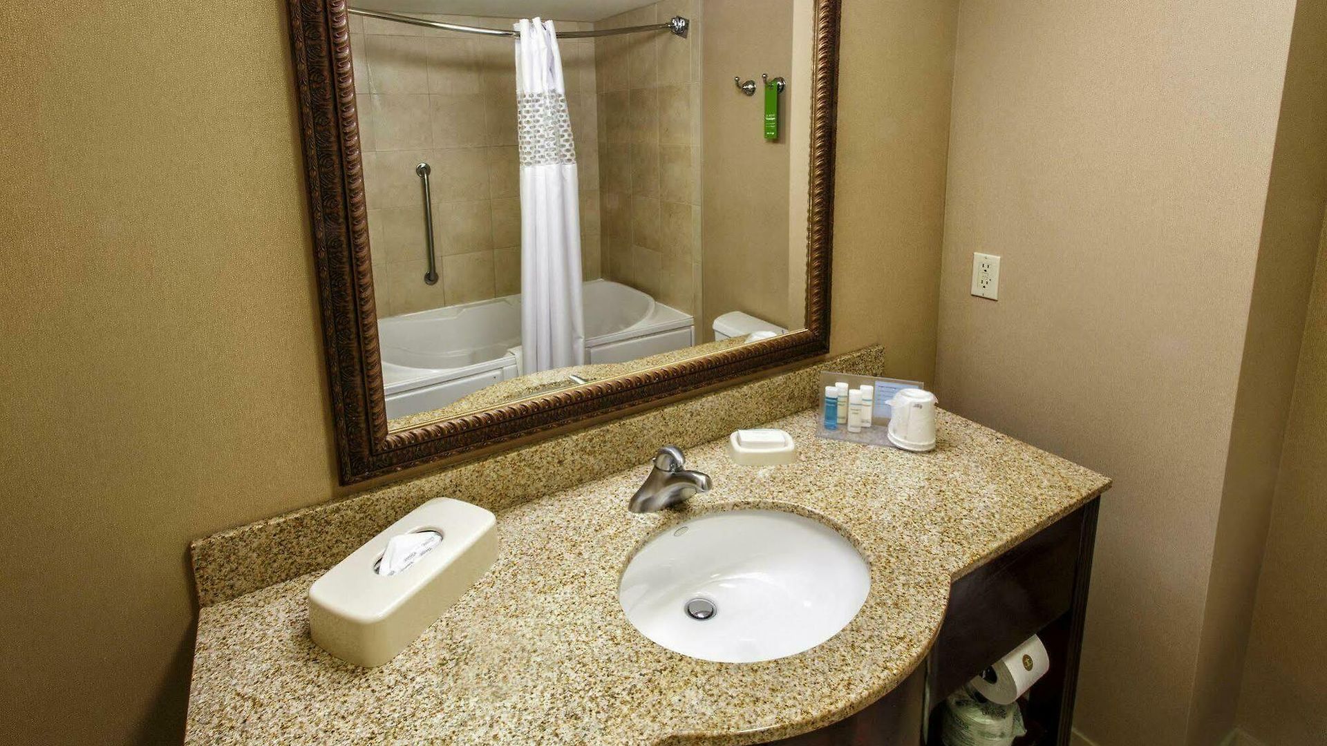 Hotel Hampton & Staten Island