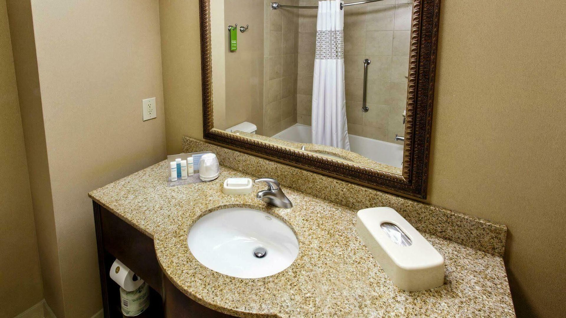 Hampton & Staten Island Hotel 3*