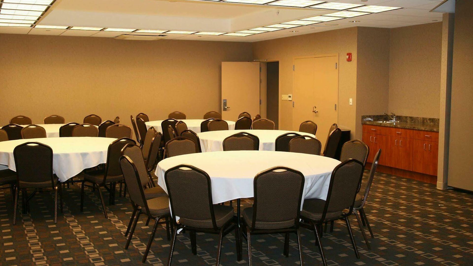 Hampton - Laguardia Airport Hotel 3*