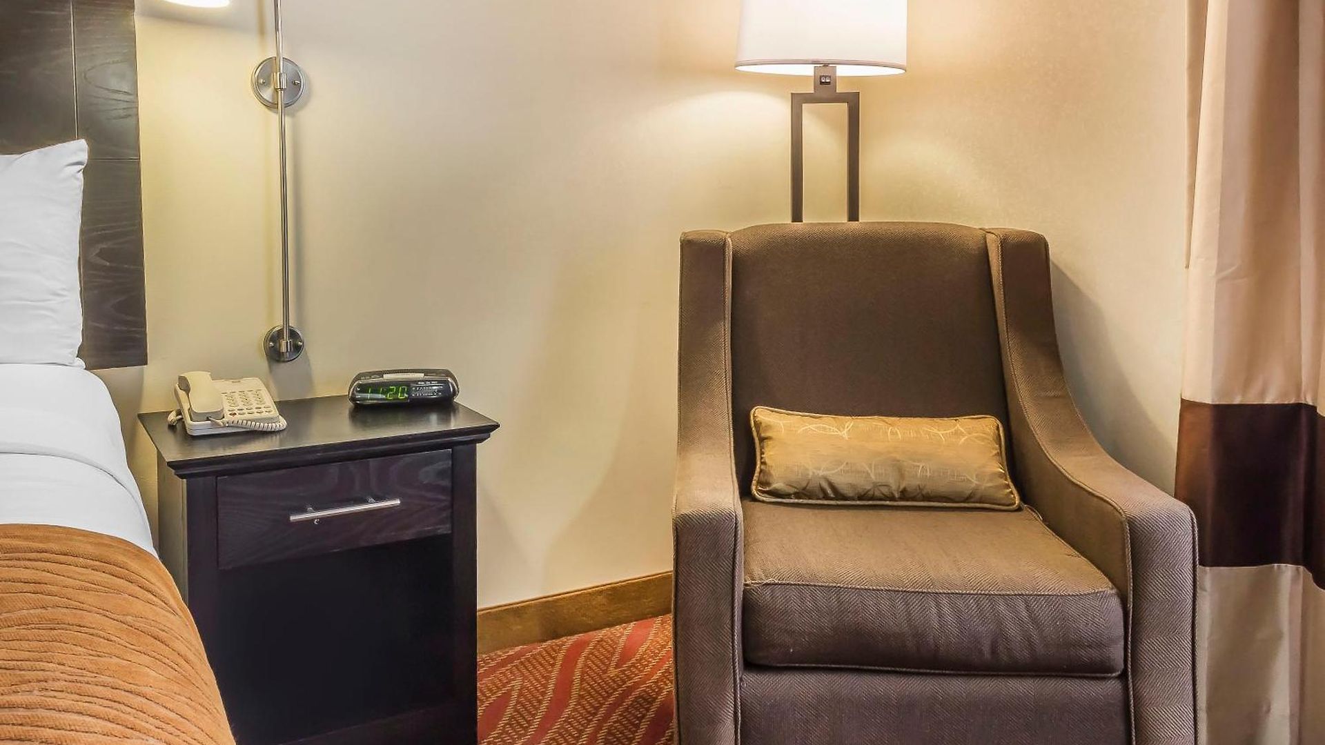 Comfort & Laguardia Airport Hotel