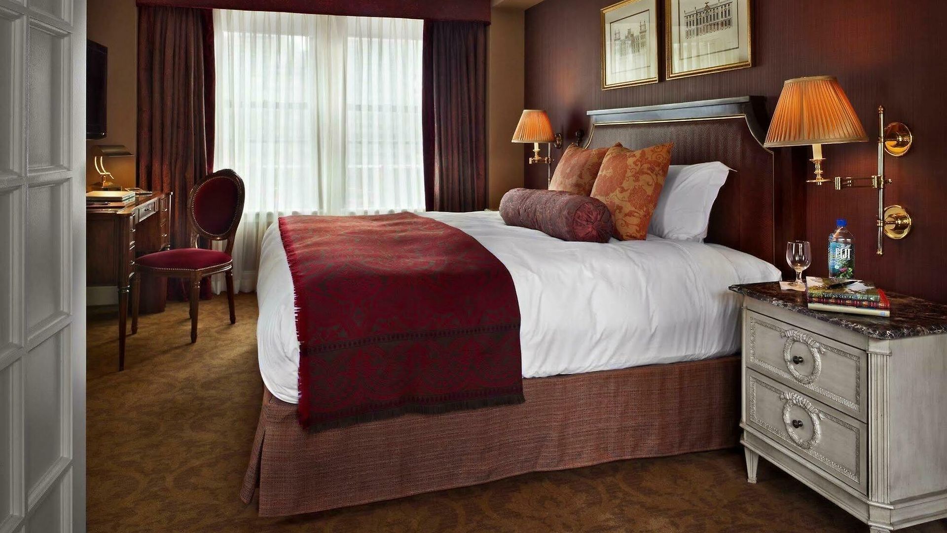Plaza Athenee Hotel