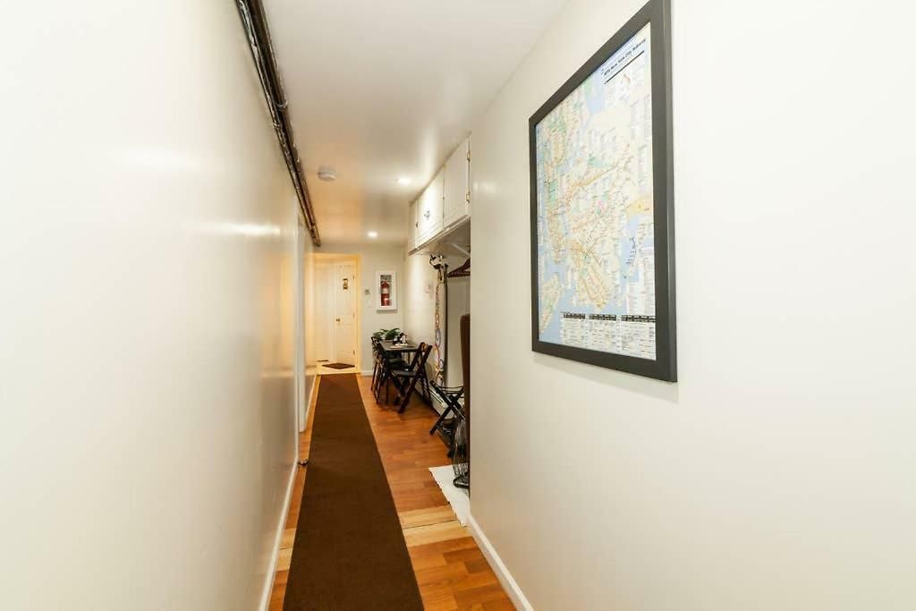 Elegant 2 Bedroom W Modern Amenities Apartment *