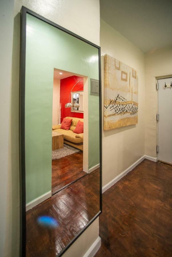 Private In A Shared 15 Minutes To Times Square! Homestay