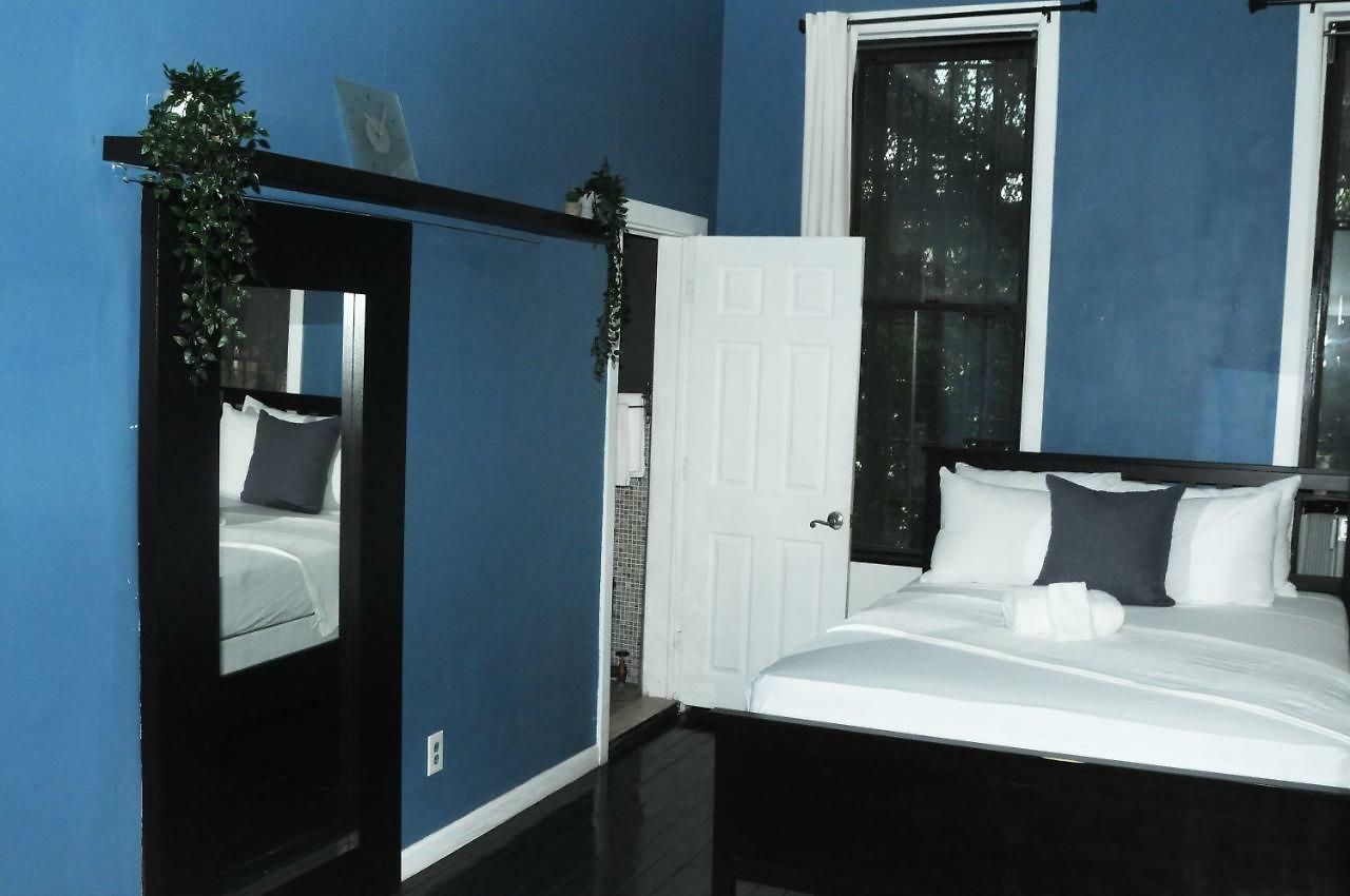 Plush Spacious 1 Bedroom Williamsburg *