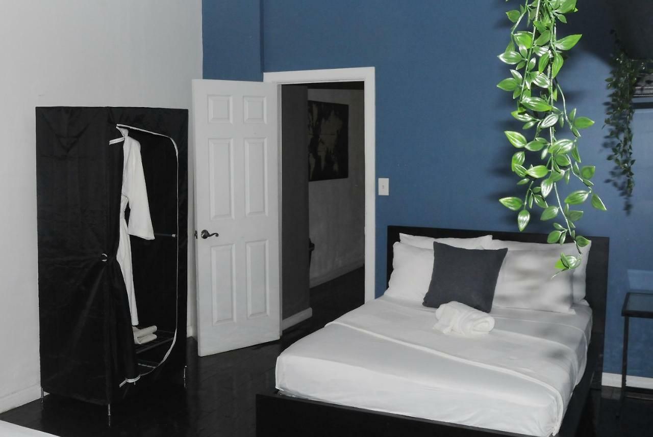 Apartment Plush Spacious 1 Bedroom Williamsburg *