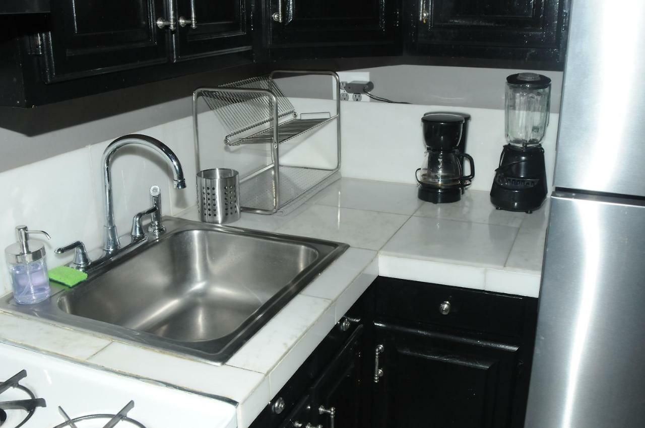 Plush Spacious 1 Bedroom Williamsburg Apartment