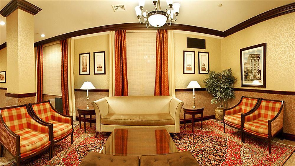 Newton Hotel 3*