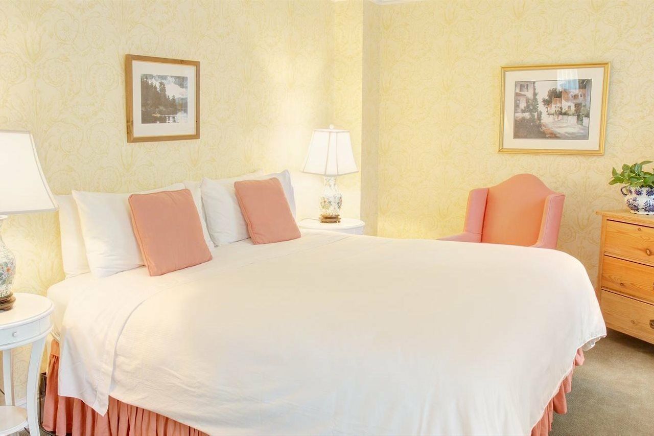 Roger Smith Hotel