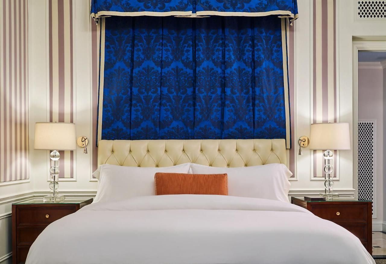 5th & 55th Club Hotel 2*