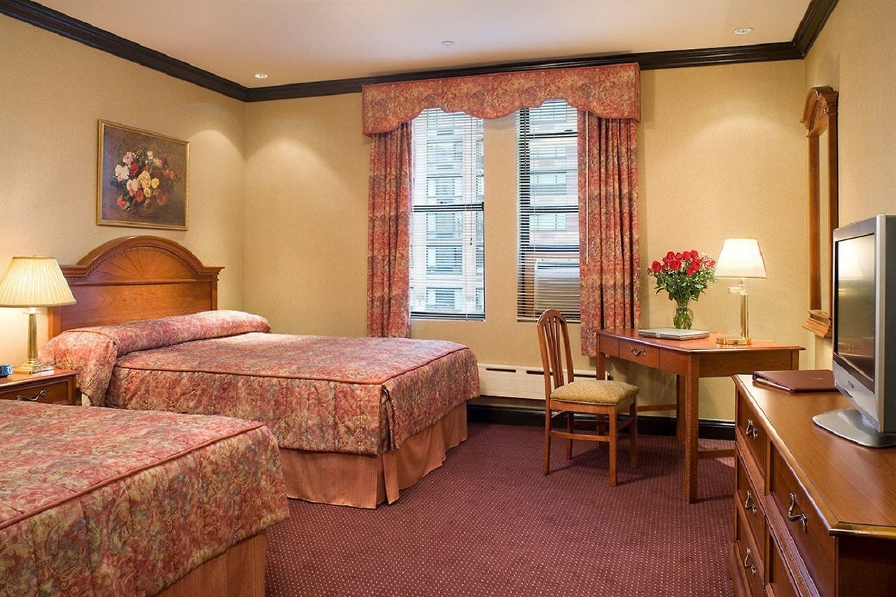 Newton Hotel 3*