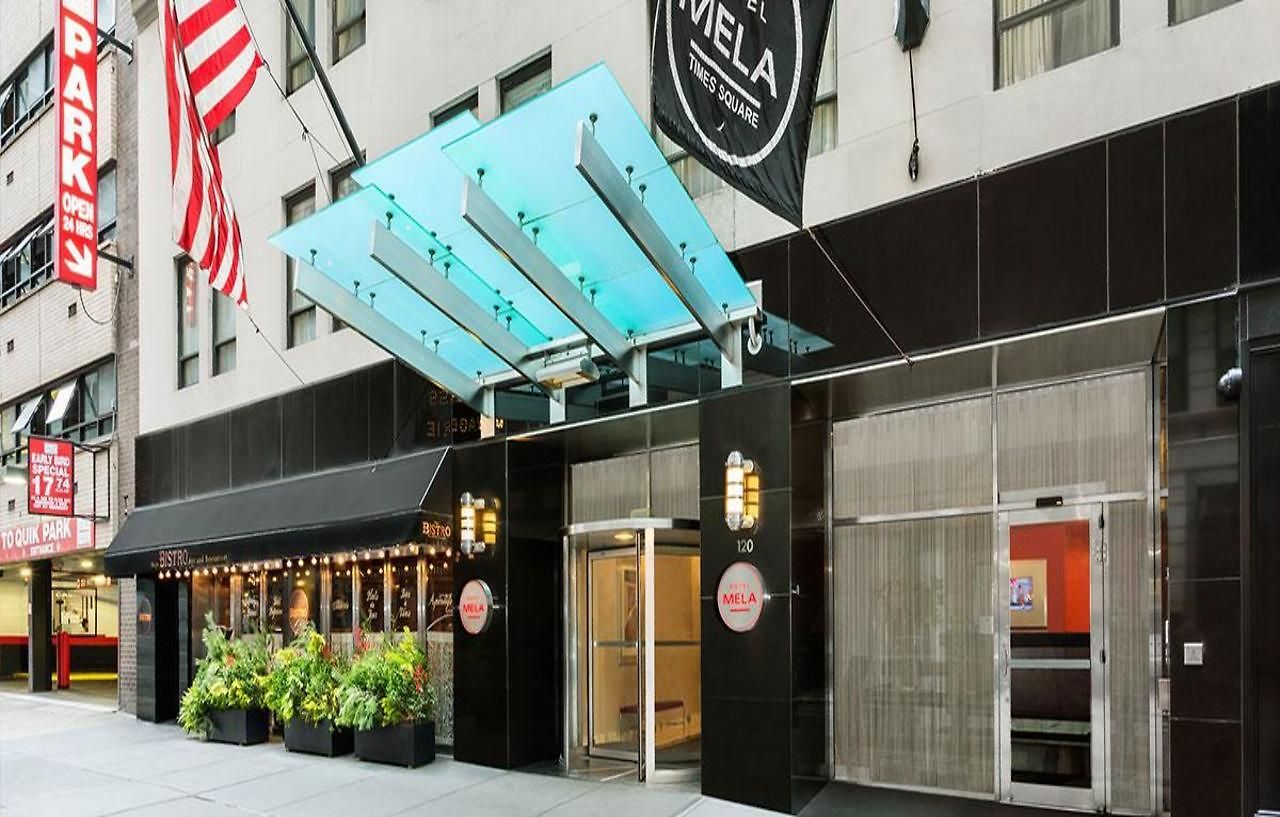 Hotel Aura Times Square 4*