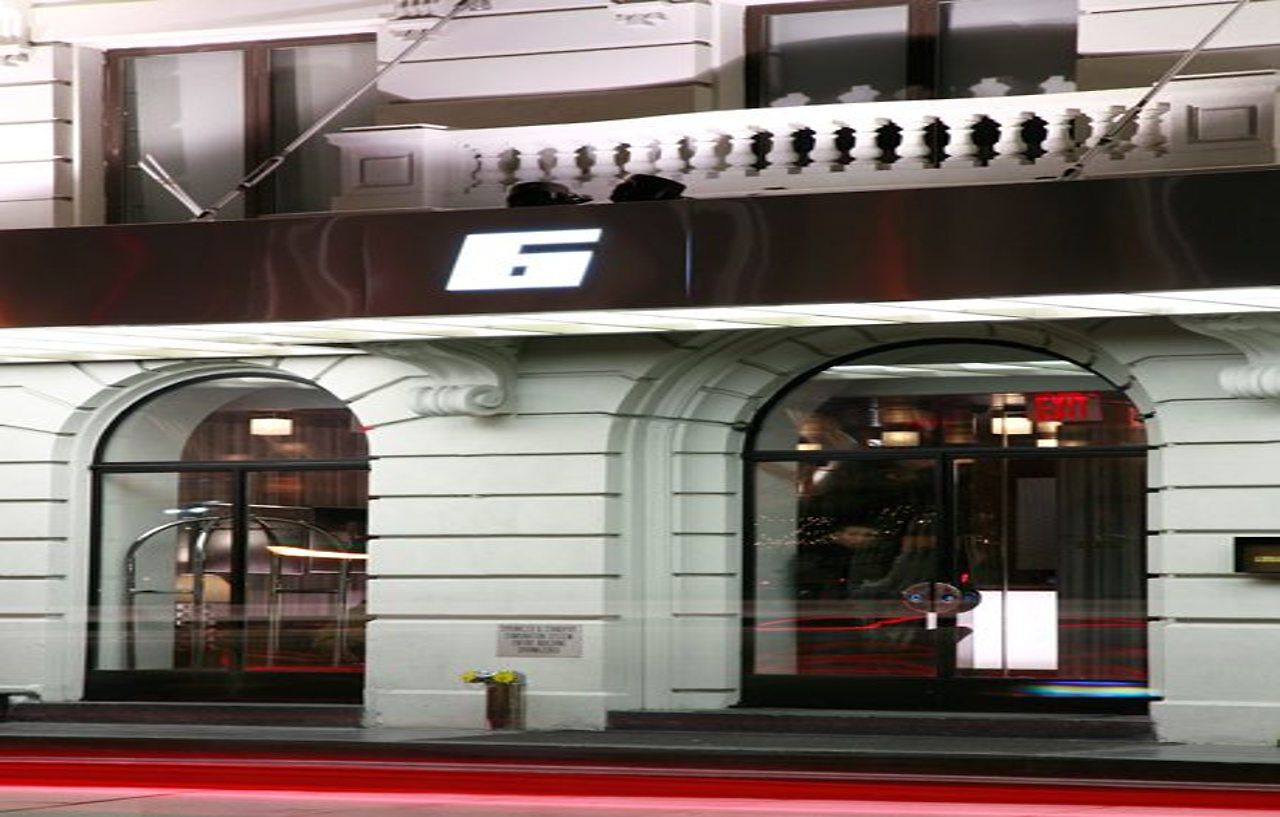6 Columbus Park Hotel