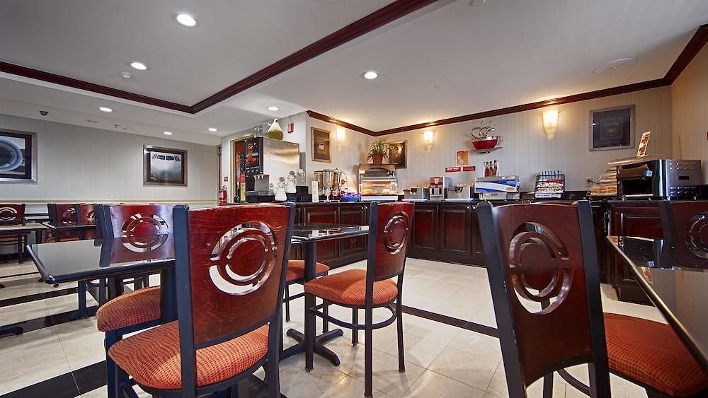 Hotel Western Jfk Airport 3*