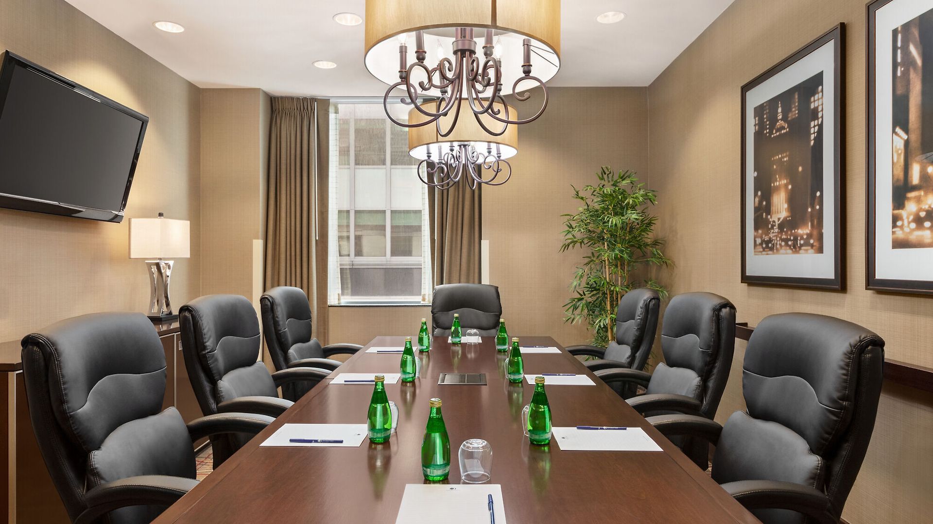 Hotel Doubletree By Hilton Downtown 4*