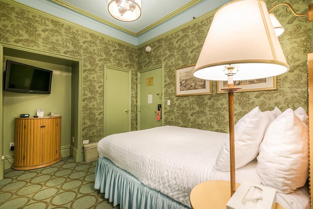 Wolcott Hotel