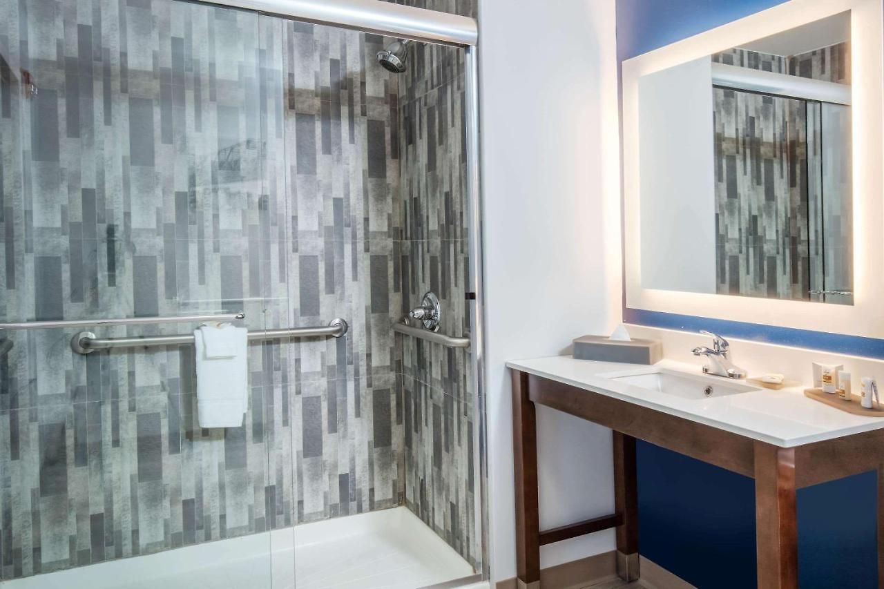 La Quinta Long Island Hotel 3*