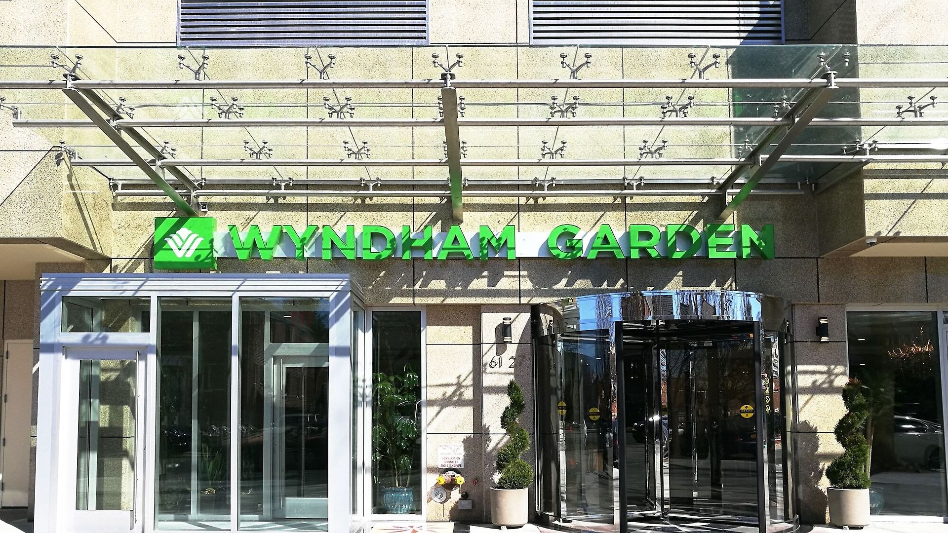 Hotel Wyndham Garden Fresh Meadows Flushing 3*