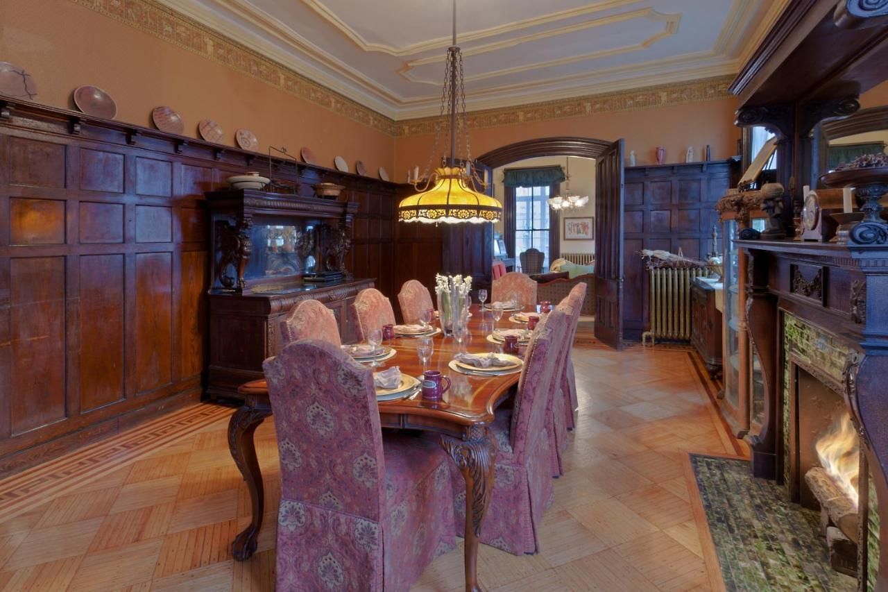 Akwaaba Mansion Bed & Breakfast *