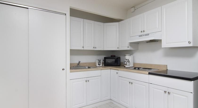Metro Apartment *
