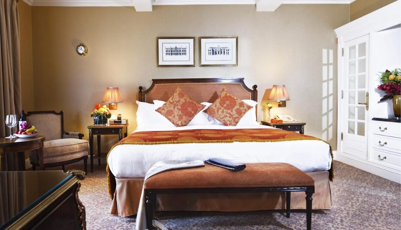Plaza Athenee By Suiteness