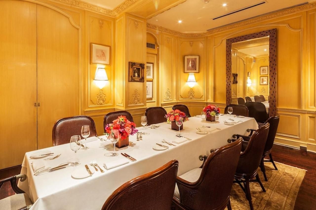 Hotel Plaza Athenee By Suiteness New York