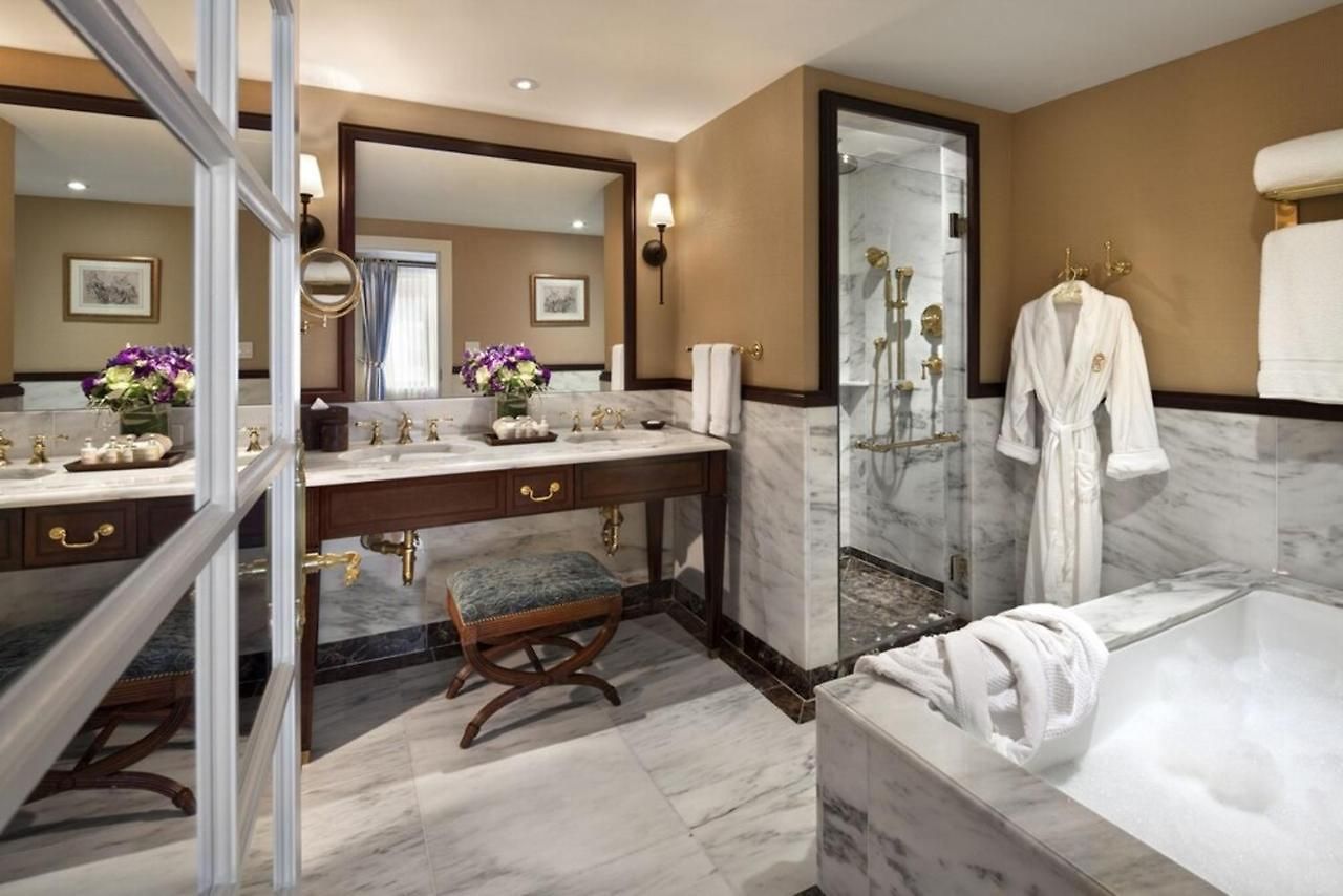 Hotel Plaza Athenee By Suiteness