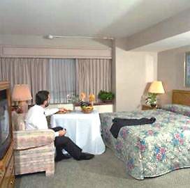 Hotel Ramada Plaza Jfk International Airport 2*