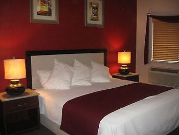 Surfside Three Motel 2*