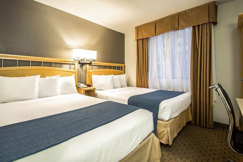 Hudson River Hotel