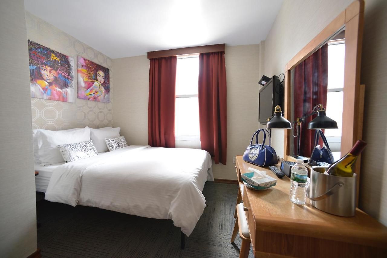 Mimosa Hotel