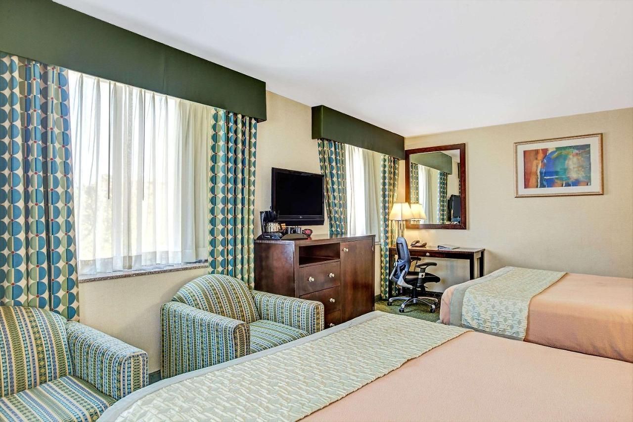 Hillcrest Near Jfk Airtrain Hotel 2*