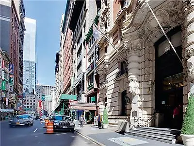 The At Fifth Avenue 3*