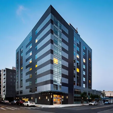 Hyatt Place Long Island Hotel 3*
