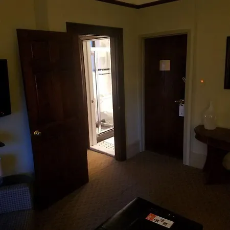 Wales Hotel
